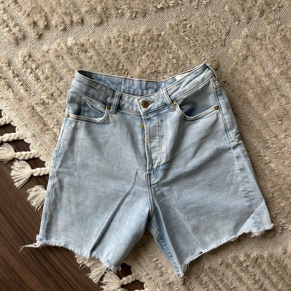 Light Wash Denim Women's Shorts - Casual Frayed Hem